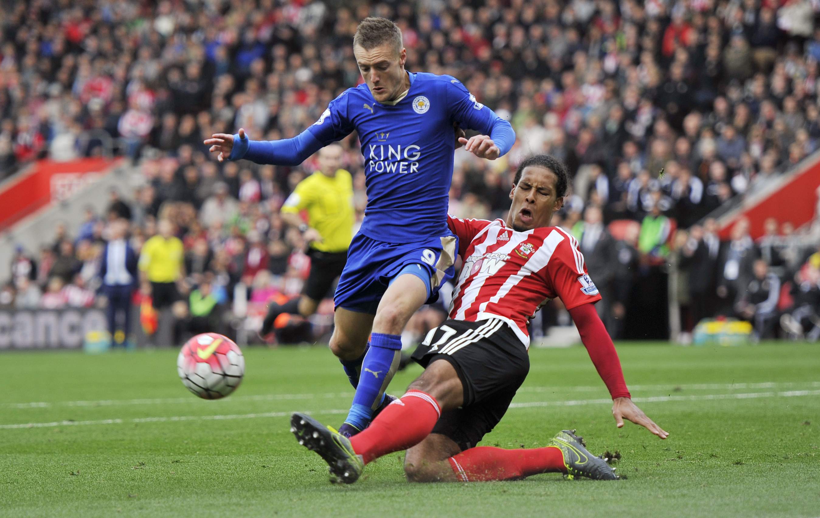 Football - Southampton v Leicester City - Barclays Premier League - St Mary's Stadium - 17/10/15 Southampton's Virgil van Dijk in action with Leicester City's Jamie Vardy Mandatory Credit: Action Images / Adam Holt Livepic EDITORIAL USE ONLY. No use with unauthorized audio, video, data, fixture lists, club/league logos or "live" services. Online in-match use limited to 45 images, no video emulation. No use in betting, games or single club/league/player publications.  Please contact your account representative for further details.