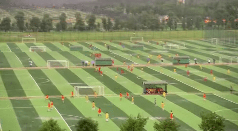 Čína, největší fotbalová akademie na světě v Kantonu