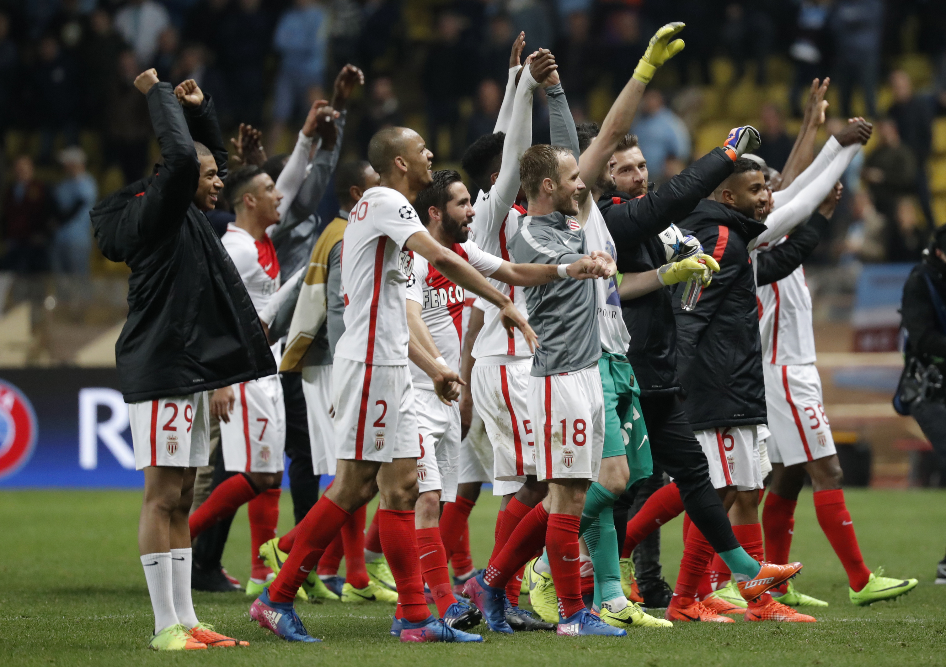 Radost fotbalistů Monaka z postupu. Foto: Reuters