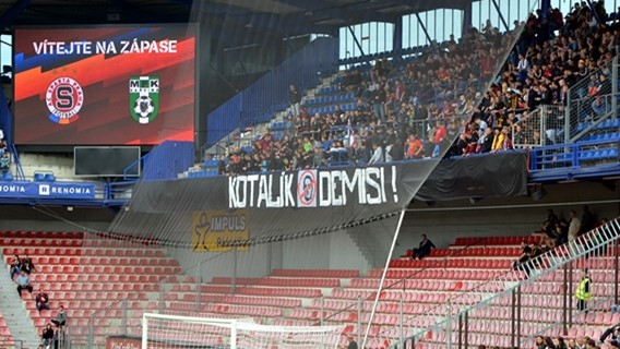 Kotel Sparty při zápase s Karvinou. Foto: supporters.cz